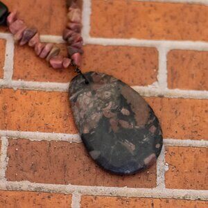 18 inch, Vintage Black Oval Stone Black & Pink Beads Necklace - W27